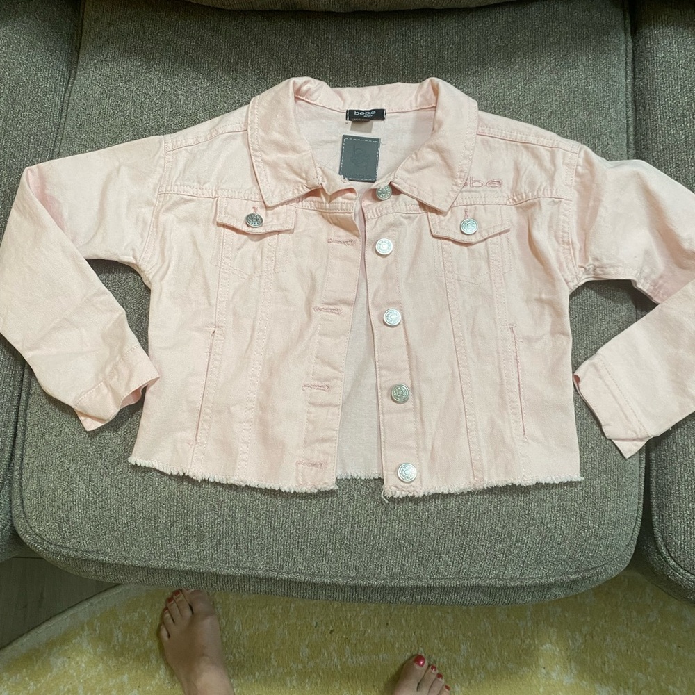 bebe girls pink jean freyed look jacket size 7/8 adorable, great condition!!